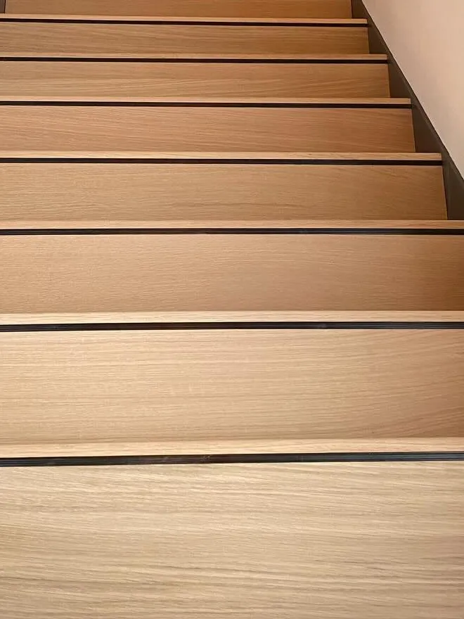 Massief naturel eiken overzettreden met antislipstrip